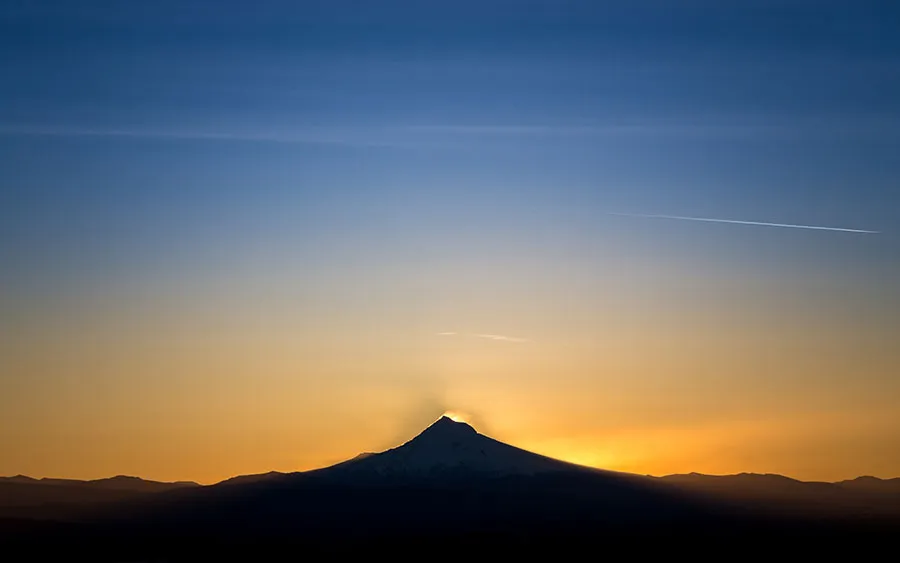 03864_glowbehindhood