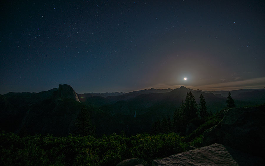 03600_moonriseoveryosemite