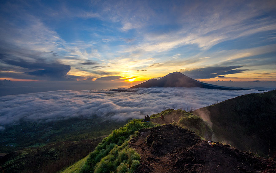 03843_morningsunongunungbatur