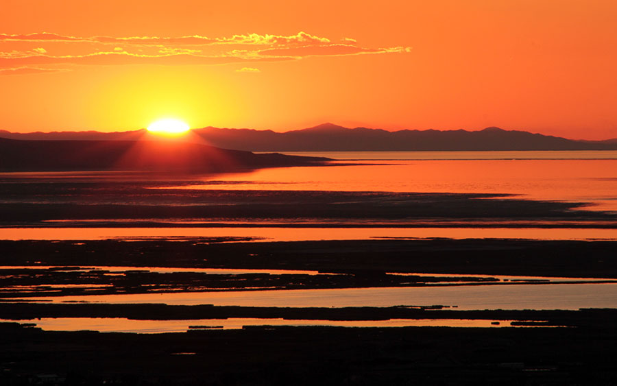 03905_sunsetovergreatsaltlake