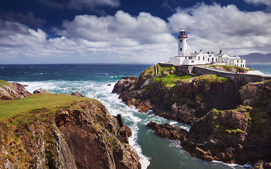 03849_thefanadlighthouse