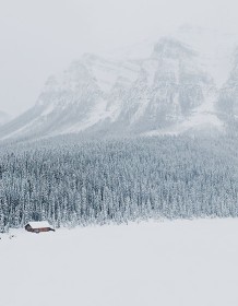 03827_winterinlakelouisealberta