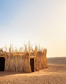 03675_inthemiddleofthedesert