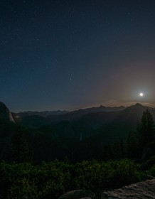 03600_moonriseoveryosemite