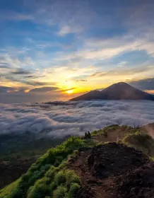 03843_morningsunongunungbatur